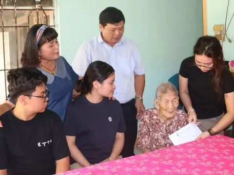 Quảng Ngãi: Trao hơn nửa tỷ đồng phụng dưỡng các Mẹ Việt Nam anh hùng