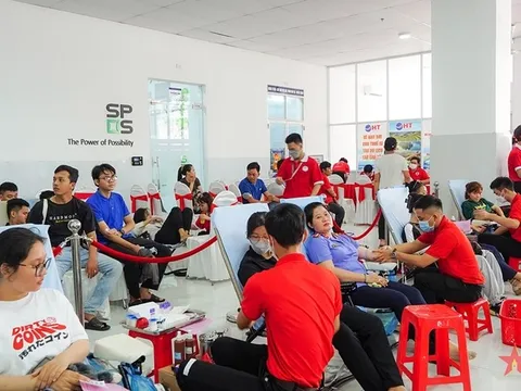 Cần Thơ: Sôi nổi ngày hội hiến máu với chủ đề "Sắc đỏ Tây Đô" và tôn vinh người hiến máu.