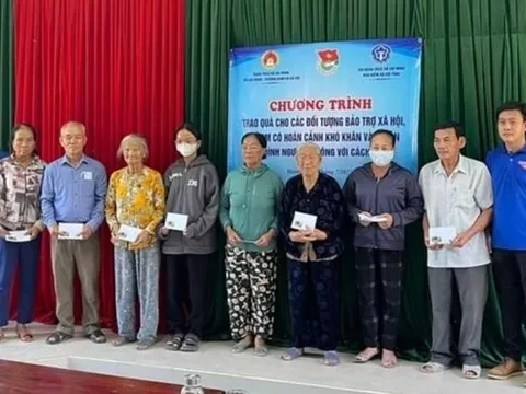 Thừa Thiên - Huế: Trao quà cho đối tượng bảo trợ xã hội, trẻ em có hoàn cảnh khó khăn, gia đình chính sách