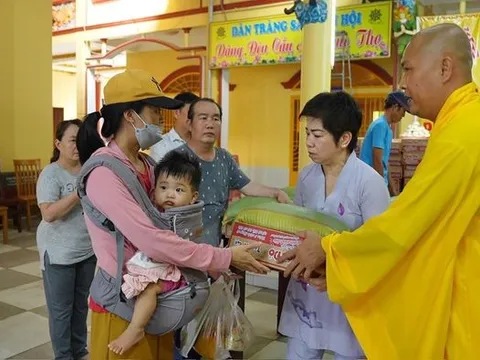 Bà Rịa - Vũng Tàu: Trao 500 phần quà đến người nghèo phường Tân Phước