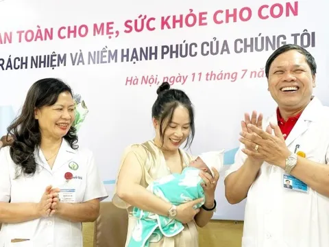 Bé trai chào đời chỉ nặng 600g, mắc bệnh hiểm nghèo được nuôi sống thành công