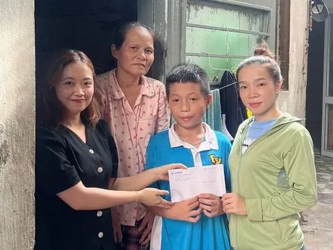 Thăm hỏi, tặng quà nhiều hoàn cảnh khó khăn tại Đà Nẵng