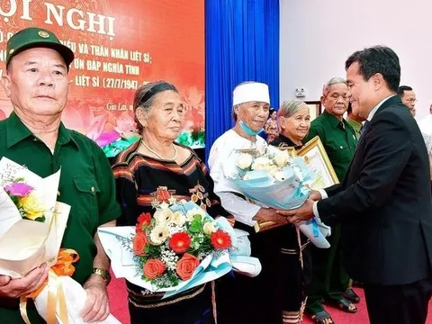 Gia Lai: Thăm, tặng quà 95 gia đình người có công tiêu biểu dịp 27-7