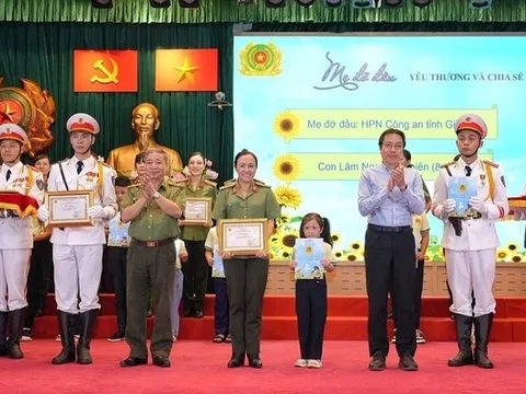 Chương trình 'Mẹ đỡ đầu' Gia Lai có 1 cặp mẹ con được biểu dương toàn quốc