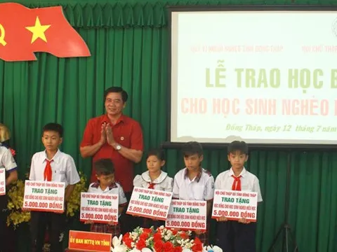 Đồng Tháp: 20 suất học bổng trao tặng cho học sinh nghèo hiếu học