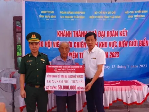 Bàn giao nhà 'Đại đoàn kết' tặng cựu chiến binh
