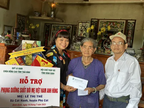 Hội Chữ thập đỏ tỉnh Bình Định thăm tặng quà Mẹ VNAH nhân dịp 27/7