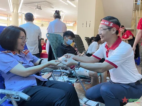 Chương trình Hành trình đỏ lần thứ X - Giọt hồng Tây Nguyên tỉnh Đắk Lắk tiếp nhận 806 đơn vị máu