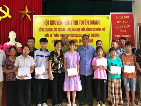 Tuyên Quang: Trao 15 suất học bổng tặng học sinh là con, cháu nạn nhân chất độc da cam