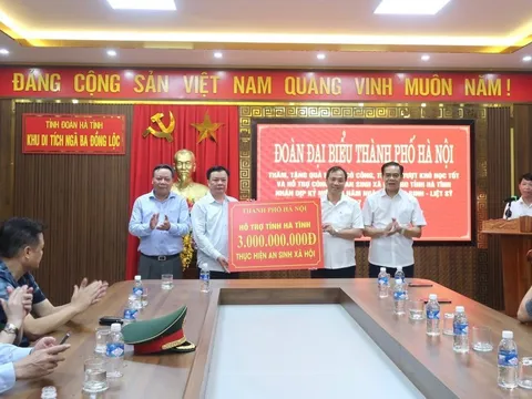 Hà Nội tặng quà, hỗ trợ 4 tỉnh miền Trung hơn 30 tỷ đồng