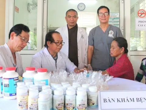 Quảng Trị: Tổ chức khám, cấp phát thuốc miễn phí và tặng quà cho gia đình có công với cách mạng ở huyện Hướng Hóa