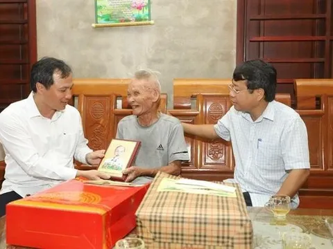 Hà Tĩnh: Trao tặng hơn 78.000 phần quà tới người có công với cách mạng
