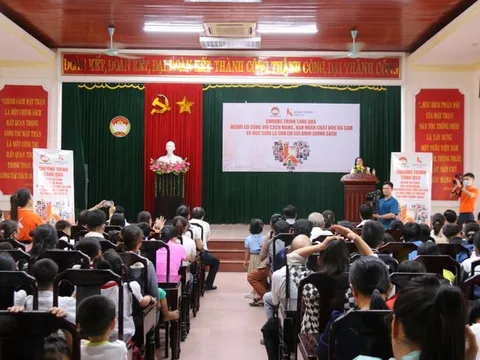 Tri ân anh hùng liệt sĩ, trao quà cho các gia đình chính sách tại Quảng Trị
