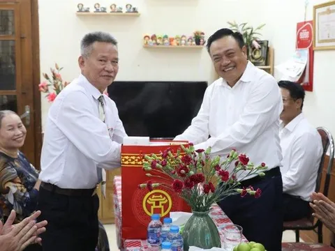 Chủ tịch Hà Nội thăm người có công, thân nhân liệt sỹ dịp 27/7