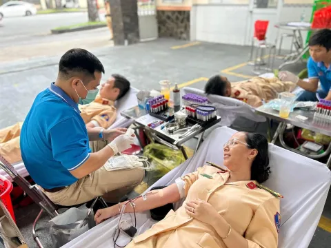 Gần 100 CSGT tham gia chương trình “Giọt máu nghĩa tình - Vì đồng đội thân yêu”