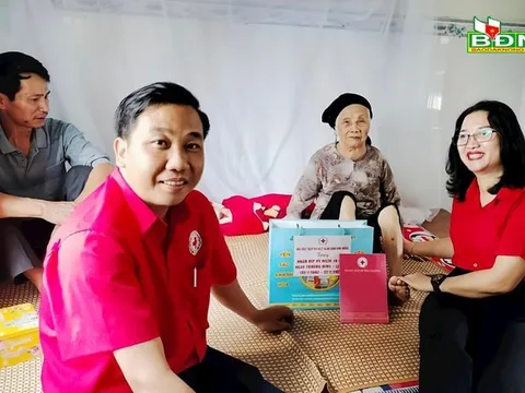 Hội Chữ thập đỏ tỉnh Đắk Nông tri ân, tặng quà nhân Ngày Thương binh - Liệt sĩ