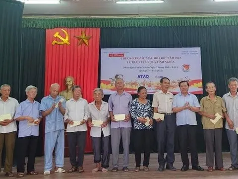 Chương trình Màu hoa đỏ 2023 tặng quà các gia đình chính sách tại TP Nam Định