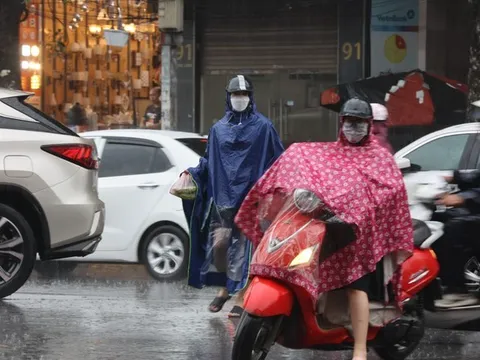 Dự báo đêm nay miền Bắc mưa lớn, kết thúc đợt nắng nóng gay gắt