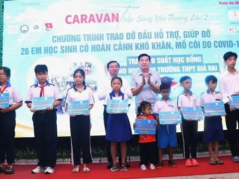 Trao nhiều suất học bổng và xe đạp cho học sinh khó khăn, mồ côi do COVID-19 ở Bạc Liêu