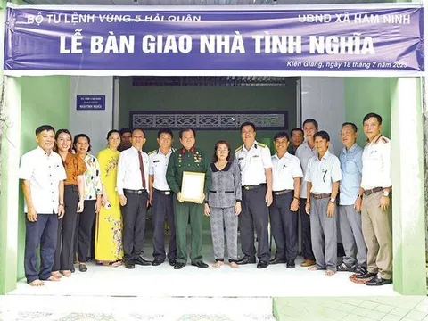 Những ngôi nhà ấm tình đồng đội