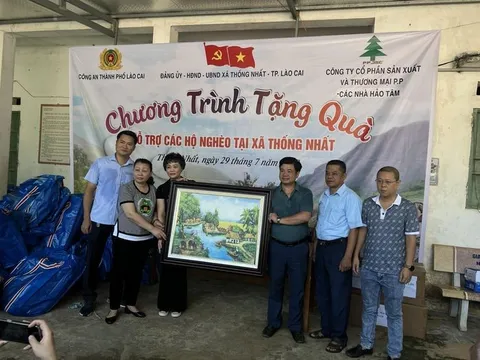 Lào Cai: Tặng 360 suất quà cho các hộ dân có hoàn cảnh đặc biệt khó khăn tại xã Thống Nhất
