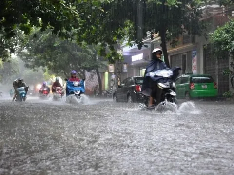 Dự báo thời tiết ngày 1/8: Mưa dông trên cả nước, đề phòng lốc sét, gió giật mạnh