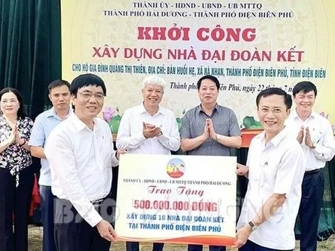 Hơn 1,4 tỷ đồng ủng hộ tỉnh Điện Biên xây nhà 'đại đoàn kết'