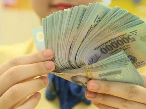 Đối tượng được tăng lương 2 lần liên tiếp trong tháng 7, 8/2023