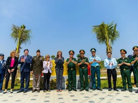 Việt Nam - Hoa Kỳ tích cực hợp tác khắc phục hậu quả chiến tranh