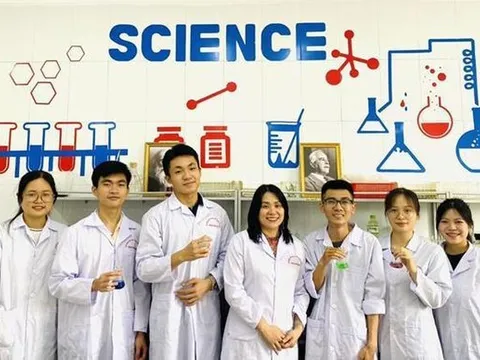 Lớp Toán miễn phí cho học sinh cả nước của nhóm sinh viên sư phạm