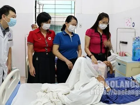 Lạng Sơn: Tặng 100 suất quà cho các bệnh nhân có hoàn cảnh khó khăn đang điều trị tại Bệnh viện Phổi tỉnh