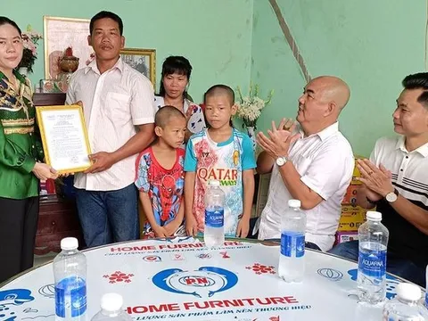 An Giang: Bàn giao nhà Đại đoàn kết cho hộ cận nghèo ở xã Thoại Giang