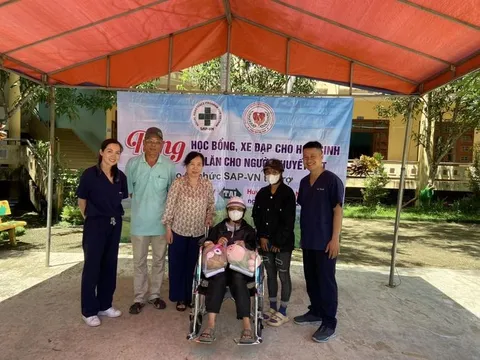 Quảng Nam: Khám chữa bệnh nhân đạo và hỗ trợ trẻ em khó khăn