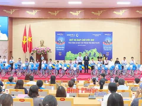 Bình Phước: 'Xe đạp chở ước mơ' đến với học sinh hoàn cảnh khó khăn