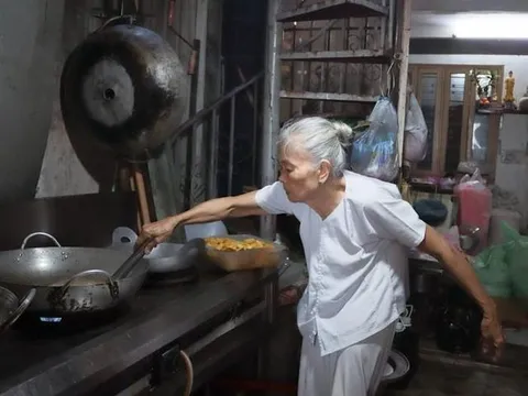 Tiệm cơm chay 0 đồng giữa TP. Hồ Chí Minh của hai ông bà ngoài 70 tuổi