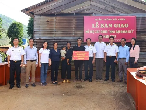 Vùng 4 Hải quân hỗ trợ kinh phí xây dựng 'Nhà đại đoàn kết' cho hộ nghèo