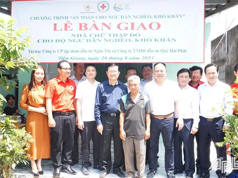 Nguyên Chủ tịch nước Trương Tấn Sang tặng Nhà an toàn cho ngư dân nghèo tại tỉnh Tiền Giang