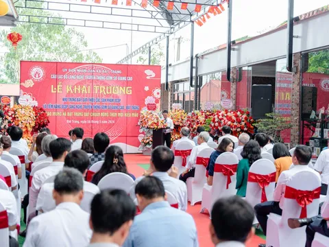 Xã Bát Tràng (huyện Gia Lâm) đã đón nhận danh hiệu đạt chuẩn nông thôn mới kiểu mẫu của thành phố Hà Nội