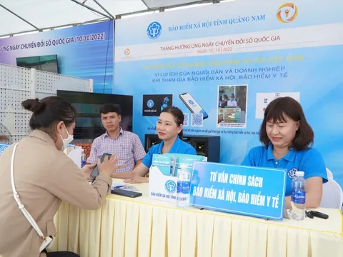 Nhiều địa phương đẩy mạnh chi trả chế độ bảo hiểm xã hội không dùng tiền mặt