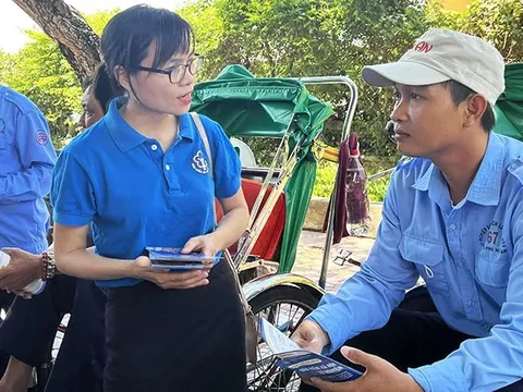 Đẩy mạnh công tác thu, phát triển người tham gia bảo hiểm xã hội, bảo hiểm y tế