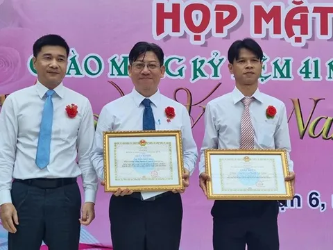 Những thầy cô giáo nỗ lực vận động thẻ bảo hiểm y tế cho học sinh khó khăn