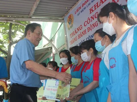 Tháng 5 ấm áp nghĩa tình: Tri ân người lao động