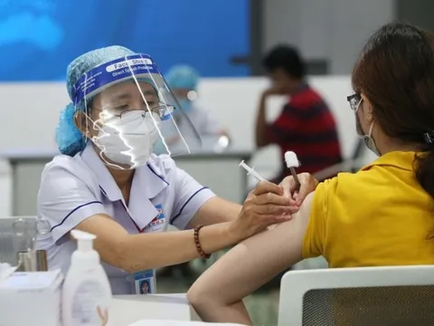 Rà soát, đẩy nhanh tiến độ tiêm vaccine phòng COVID-19 mũi 3 cho người từ 18 tuổi trở lên