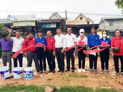 Trao 75 suất học bổng và 2 giếng nước sạch tại huyện Lâm Hà