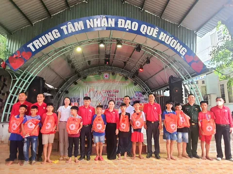 Nhiều hoạt động tặng quà các cháu thiếu nhi nhân ngày 1/6