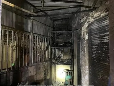 Hà Nội: Cứu 5 người thoát khỏi đám cháy nhà