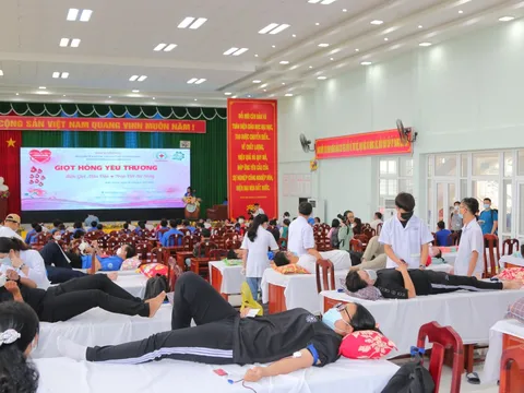 “Giọt hồng yêu thương”