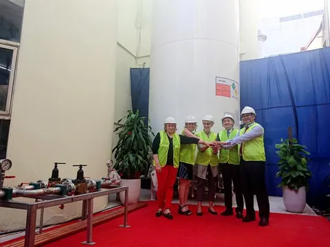 USAID tài trợ lắp đặt hệ thống oxy lỏng tại Bệnh viện Bạch Mai