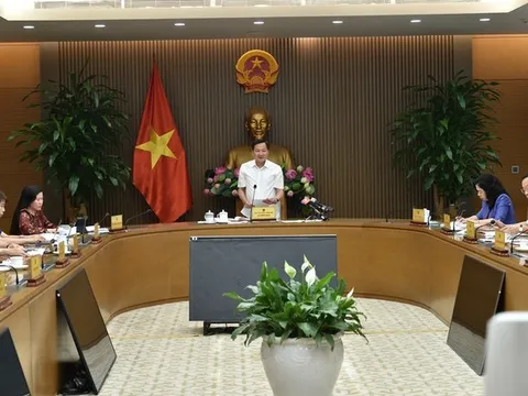 Chưa tăng học phí, kiểm soát chặt giá sách giáo khoa