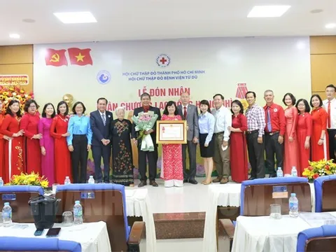 Hội Chữ thập đỏ Bệnh viện Từ Dũ nhận Huân chương Lao động hạng Nhì